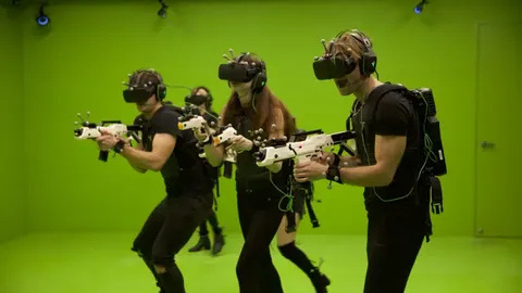playing game son sandbox Vr