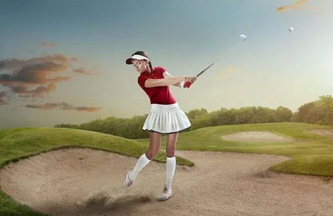 A girl playin golf
